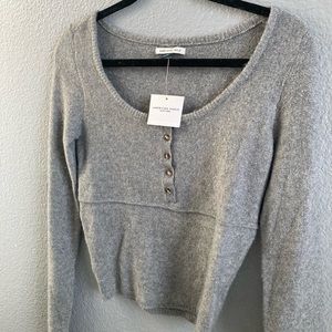 Gray American eagle button sweater.
